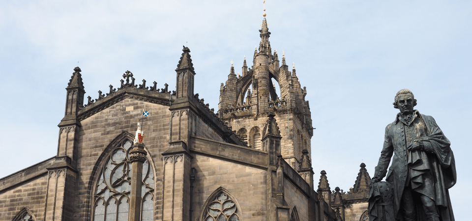 Edinburgh: Old Town Walking Tour with an APP - Greyfriars Kirkyard: A Quiet, Poignant Finish