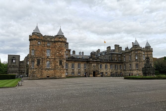 Edinburgh Outlander Self-Guided Private Tour - The Heart of Midlothian: why a cobblestone symbol matters
