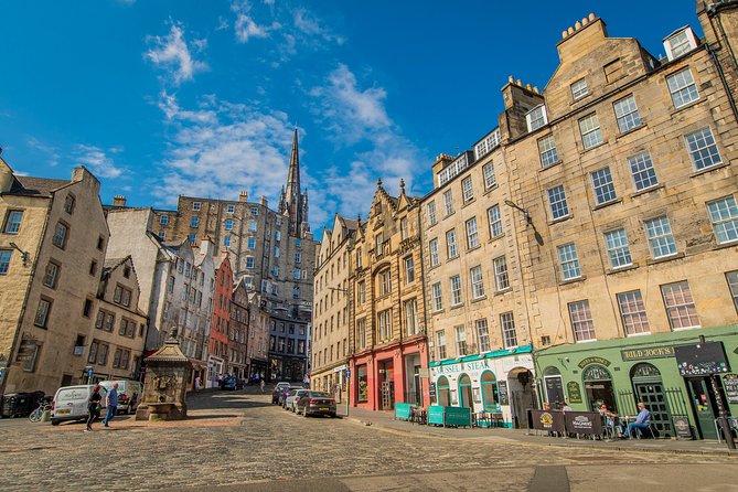 Edinburgh Photography Masterclass - Private Photography Lesson - Light painting and motion trails: learning to turn chaos into an effect