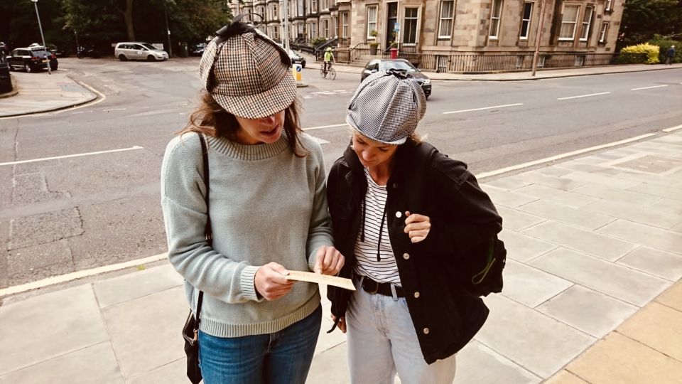 Edinburgh: Private Sherlock Holmes Adventure Tour Challenge - St Andrew Square and Princess Street: solving clues on the move