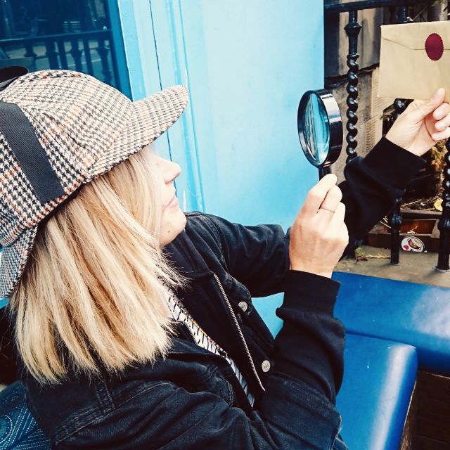 Edinburgh: Private Sherlock Holmes Adventure Tour Challenge - Start at the Conan Doyle Pub and get your kit puzzle-bag