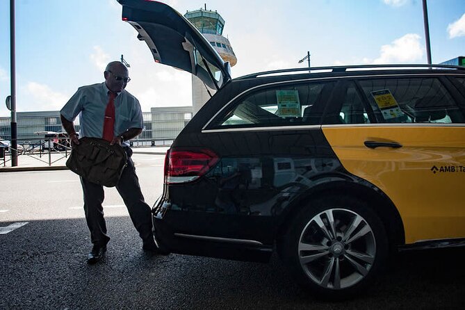 Edinburgh Private Transfer from Edinburgh Airport to City centre - The meet-and-greet: how you’ll find your driver