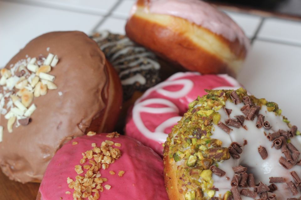 Edinburgh: Royal Mile Donut Tour with Donut Tastings - Starting near Edinburgh Castle: how the tour actually begins
