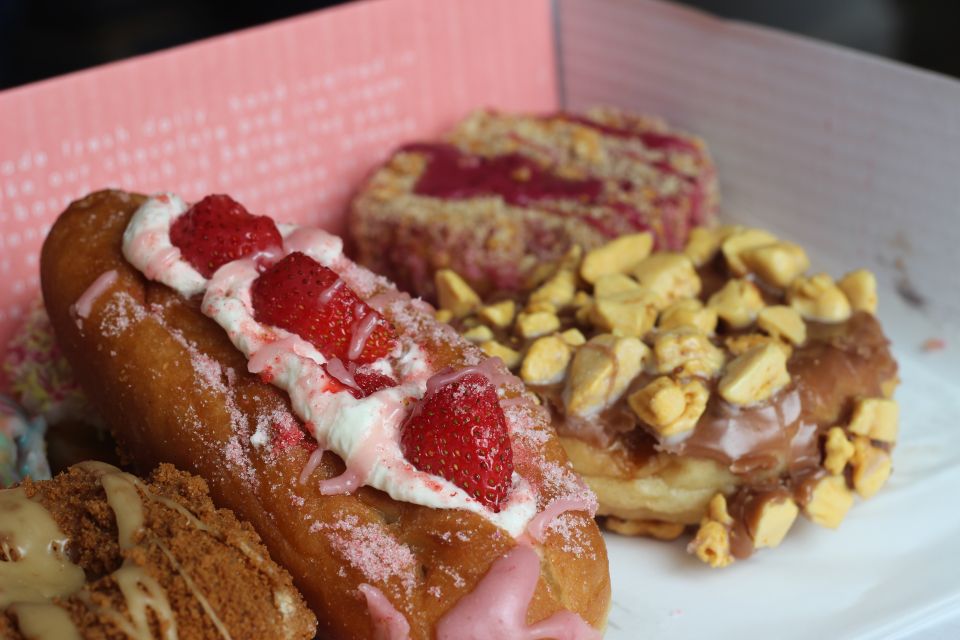 Edinburgh: Royal Mile Donut Tour with Donut Tastings - Grassmarket to Victoria Street: the city walk that earns its keep