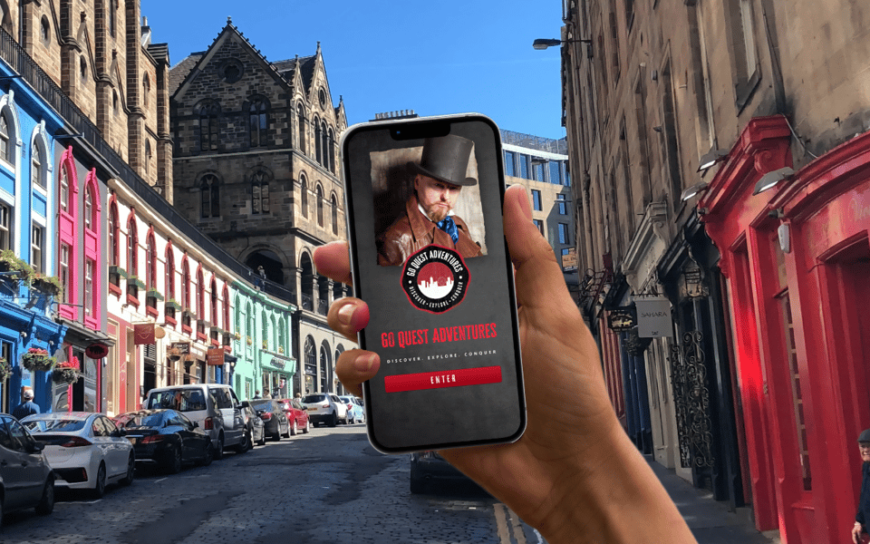 Edinburgh: Royal Mile Walking Tour & Exploration Game - Meeting at Edinburgh Castle Esplanade: where your quest starts