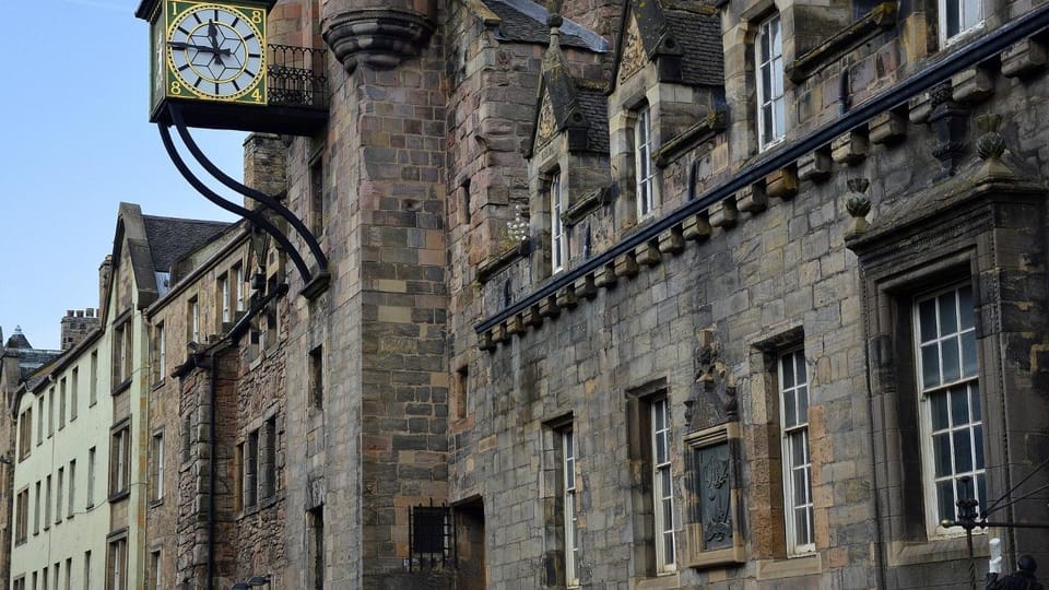 Edinburgh: Royal Mile Walking Tour & Exploration Game - Families and kids: age rules and how hard the quest really feels