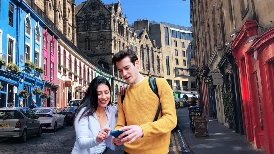 Edinburgh: Royal Mile Walking Tour & Exploration Game - The Royal Mile experience: walking with a game, not a script