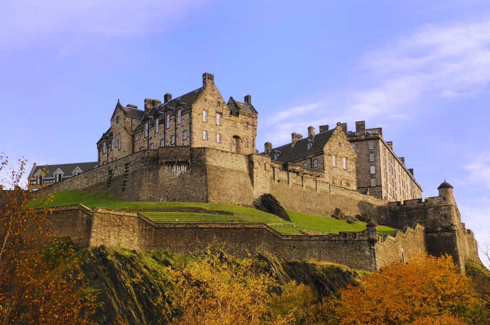 Edinburgh Shore Excursion: City Tour & Royal Yacht Britannia - Holyrood Palace photo stop: a quick look with long-term payoff