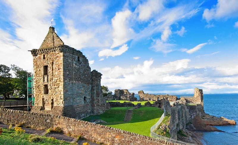 Edinburgh: St. Andrews and Falkland Palace Day Tour - Hitting Fife quickly: from Waterloo Place to small-town Scotland