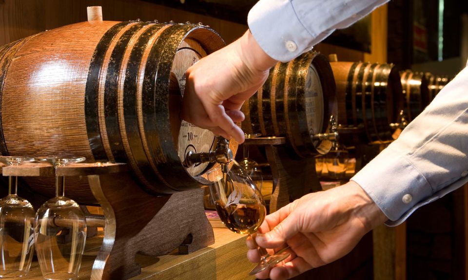Edinburgh: Stirling, Whisky & St Andrews Tour in Italian - Stirling Castle and William Wallace: the Scotland hit first