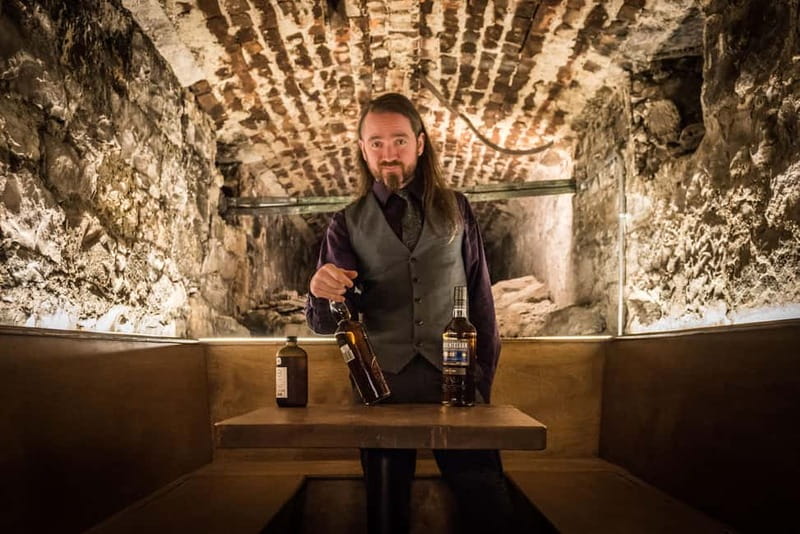 Edinburgh: The Lost Close Underground Scotch Whiskey Tasting - How to find the meeting spot: CoDE Pod on Parliament Square
