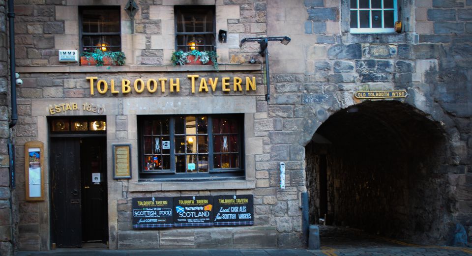 Edinburgh: Tolbooth Tavern Haggis Taster & Whisky Sampling - Whisky sampling: one dram, chosen for you