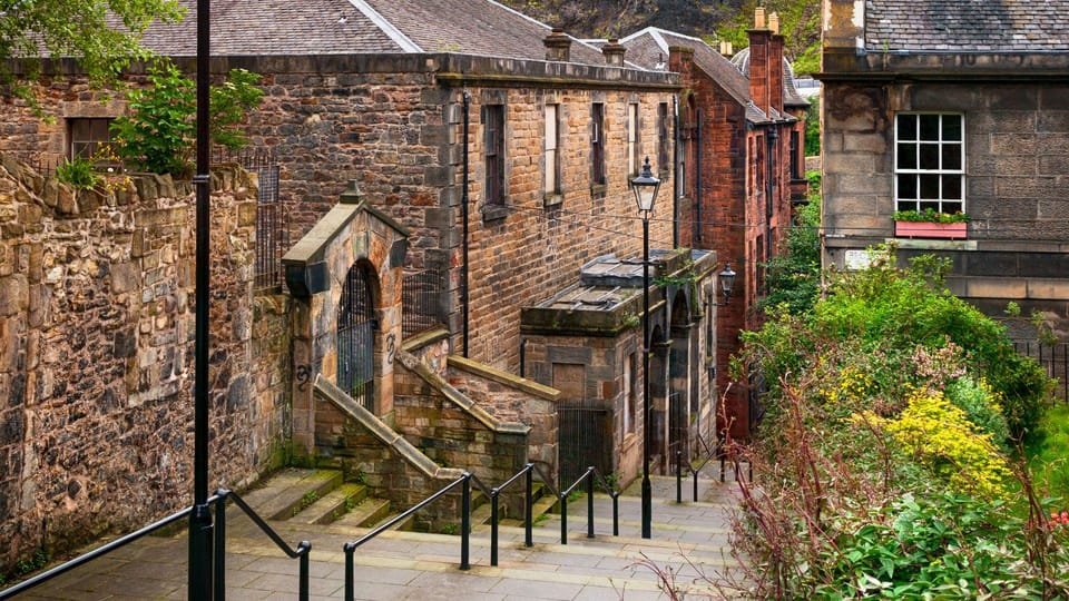 Edinburgh Walking Tour with a Local - What’s included—and what you’ll need to plan for yourself
