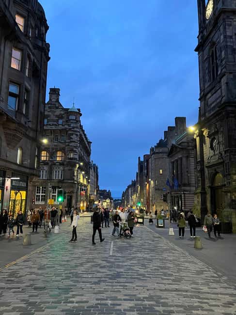 Edinburgh's Dark and Hidden History Walking Tour ☠️ - Edinburgh Castle, the Royal Mile edges, and the Witchery stop