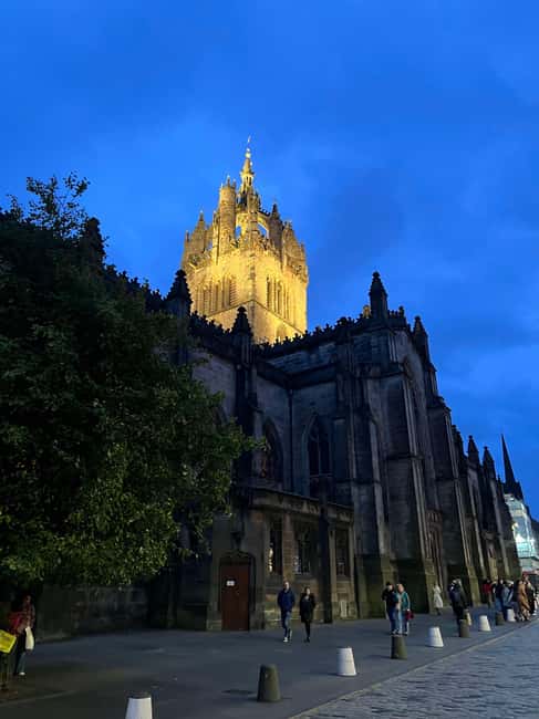 Edinburgh's Dark and Hidden History Walking Tour ☠️ - Advocate’s Close and Real Mary King’s Close: the tight passage that changes everything