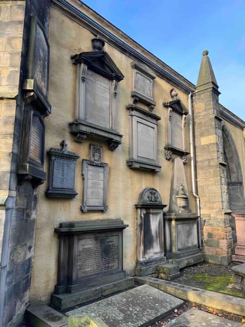 Edinburgh's Dark and Hidden History Walking Tour ☠️ - Old Fishmarket Close and Deacon Brodie’s Close: crime with a local face