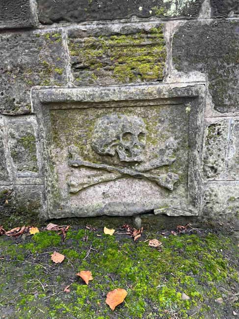 Edinburgh's Dark and Hidden History Walking Tour ☠️ - Meeting at the National Museum of Scotland: get your bearings fast