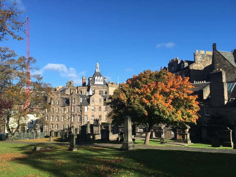 Edinburgh's must-see attractions: walking tour in French - Small group (11 max) on a language tour: why it feels worth the money