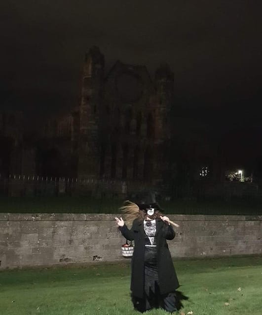 Elgin: Witch Trials Tour - Getting started at the stone pillar in Moray