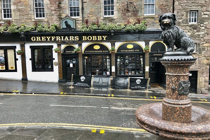 Essential Walking Tour of Edinburgh's Old Town - Mercat Cross and the public meeting place idea