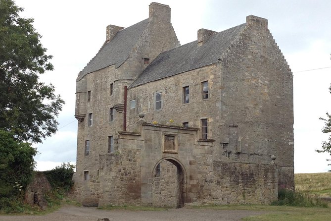 Five Outlander locations , Outlander film locations tour - Midhope Castle = Lallybroch (Tower-House Vibes and Story Anchors)