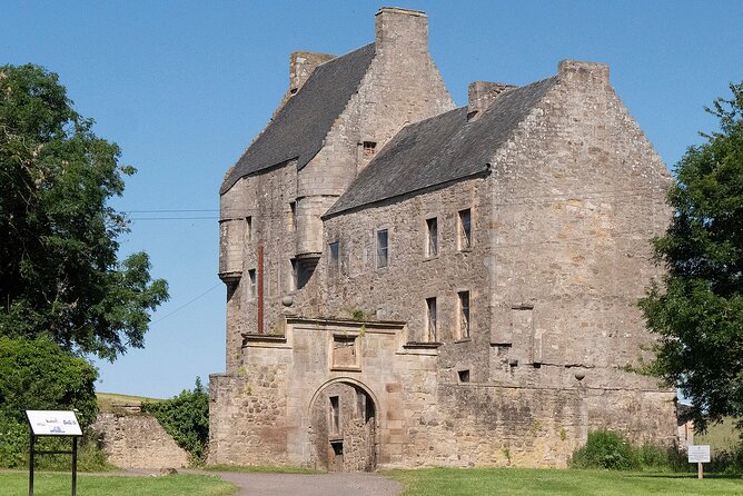 Five Outlander locations , Outlander film locations tour - Blackness Castle as Fort William: Fort Look Without the Over-Explanations