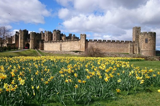 From Edinburgh: 1-day Outlander Tour - attractions included - A fast trip from Edinburgh to the Borderlands and Northumbria