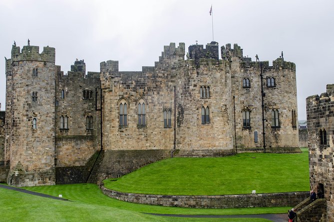From Edinburgh: 1-day Outlander Tour - attractions included - Meeting points, timing, and how to make the day feel smoother