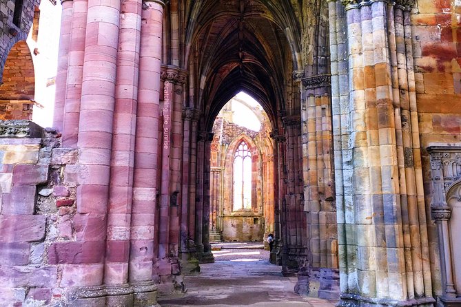 From Edinburgh: 1-day Outlander Tour - attractions included - Midhope Castle and Lallybroch: where you’ll get the photos even if interiors are closed