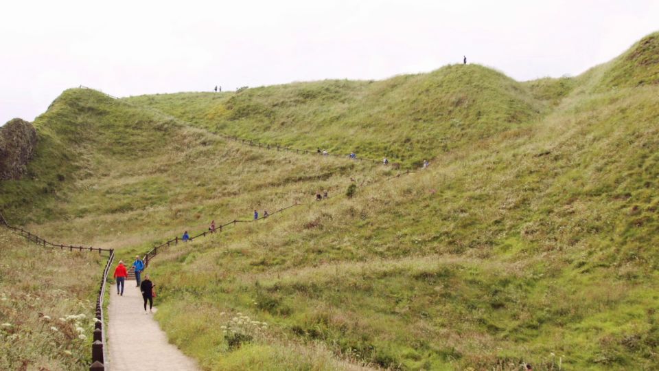 From Edinburgh: Glamis and Dunnottar Castles Tour in Spanish - Stonehaven Lunch Stop and the Aberdeenshire Coastal Feel