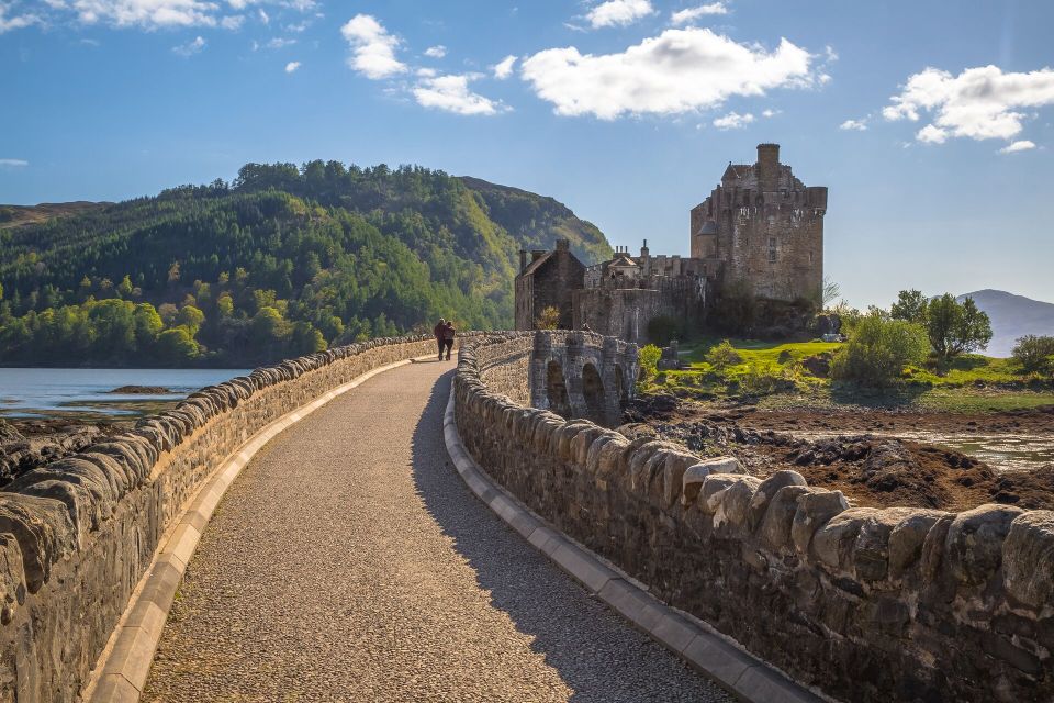From Edinburgh: Isle of Skye and Outer Hebrides 6-Day Tour - Day 1: Stirling Castle, Glen Coe, and the Inverness + Loch Ness mood