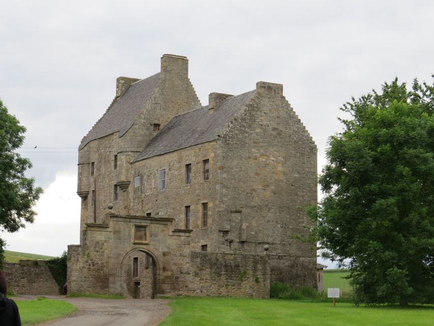 From Edinburgh: Outlander Adventure Day Tour with Entry - Doune Castle (Castle Leoch): where filming history stacks with real life