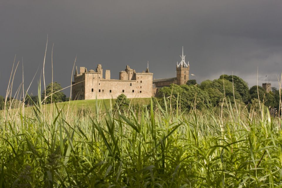 From Edinburgh: Outlander Full-Day Tour in Spanish - Meeting at 190 High Street and settling into the day