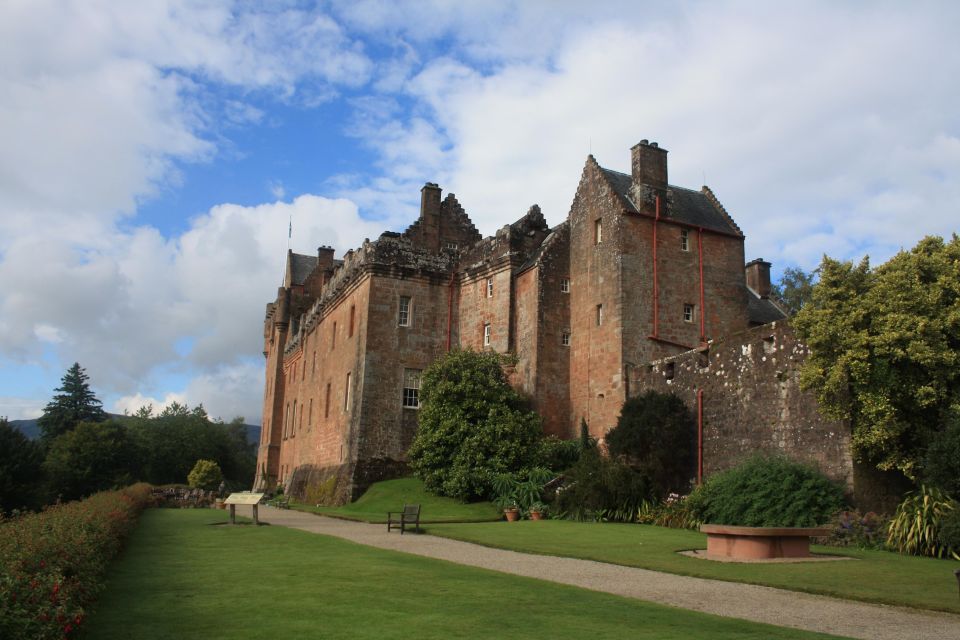 From Glasgow: A Day on the Isle of Arran with Admission - Brodick: the arrival point that keeps things easy