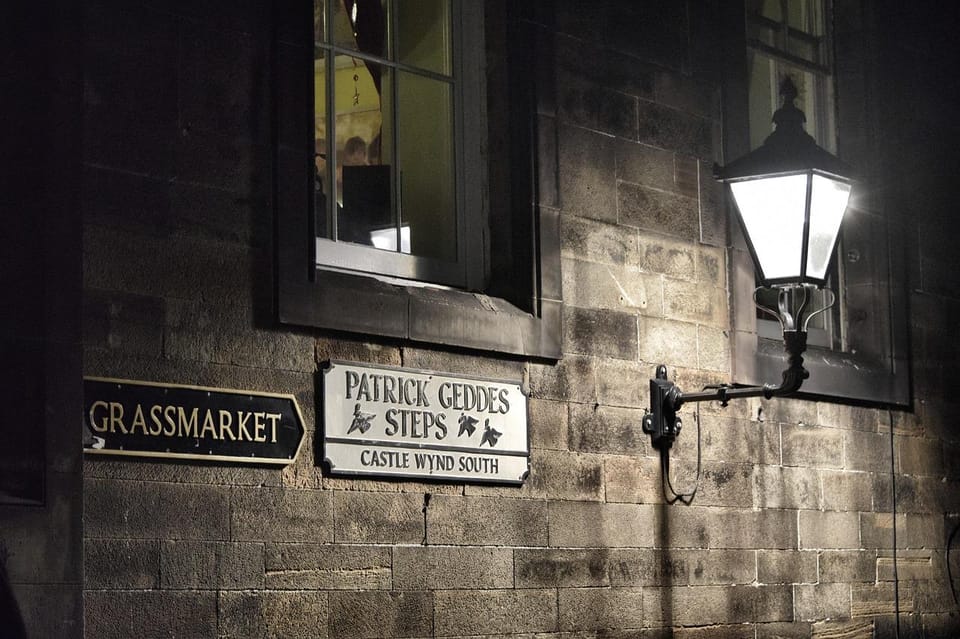Ghost Tour in Edinburgh - Royal Mile and Grassmarket: Stories in the Street Layout
