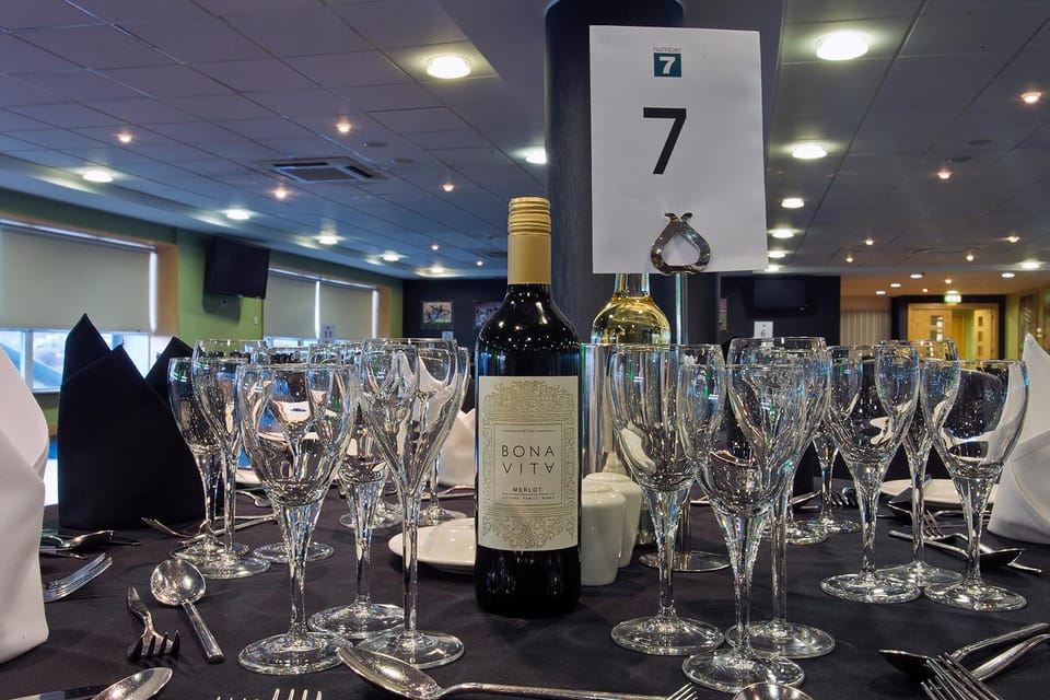Glasgow: Celtic Park Number 7 Restaurant - Celtic Park Pitch Views: Why Number 7 Feels Different