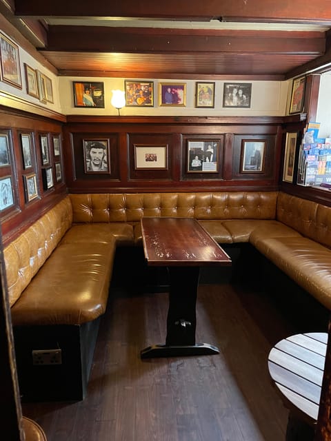 Glasgow: Go Drinking whisky with a Scotsman - Pub atmosphere, city stories, and why it stays fun in 1.5 hours