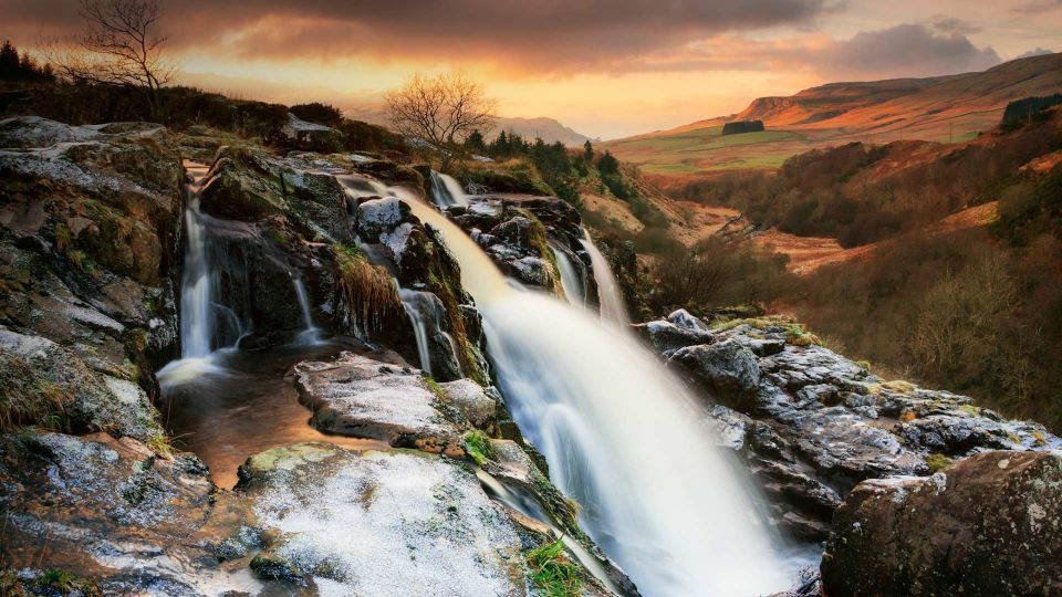 Glasgow: Loup of Fintry Waterfall Guided Tour - Photo spots, rock access, and the safe way to chase the best views
