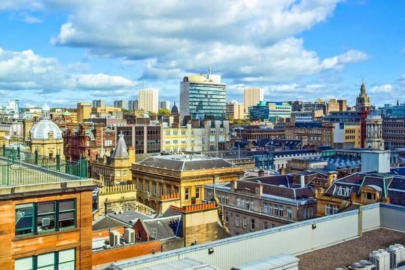 Glasgow: Must-See Attractions Guided Walking Tour - Where the tour starts: George Square and the People Make Glasgow idea