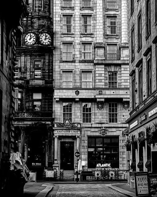 Glasgow: Scottish Rogue Whisky Pub Crawl - Meeting point at The Teachers Building: don’t lose time