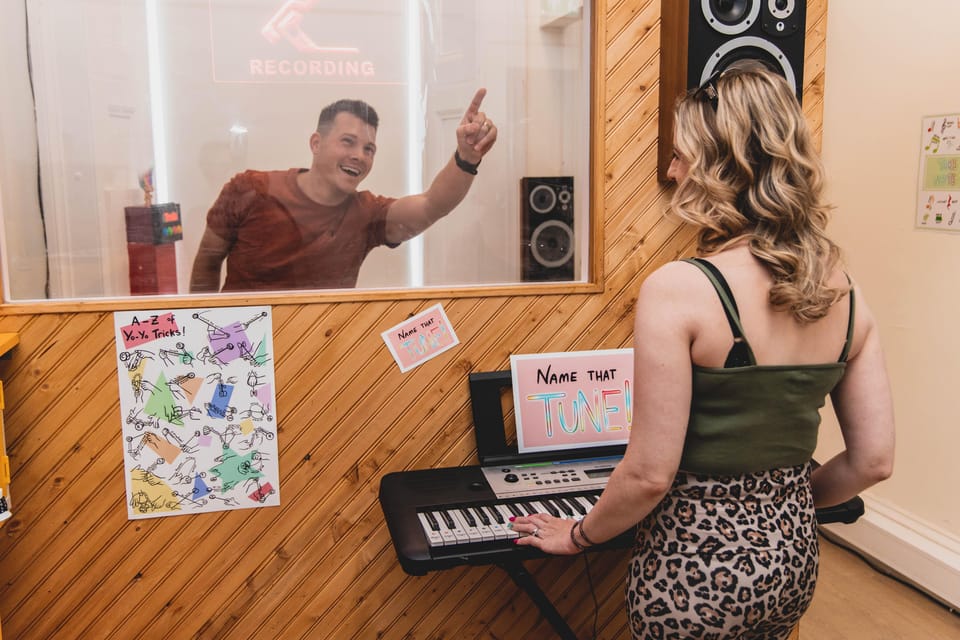 Glasgow: Stuck in the 90s... A Nostalgic Musical Escape Room - The 75-minute case: how the escape room flow really feels