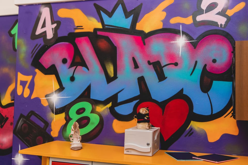 Glasgow: Stuck in the 90s... A Nostalgic Musical Escape Room - Getting there in Glasgow: easy from Charing Cross and Kelvinbridge