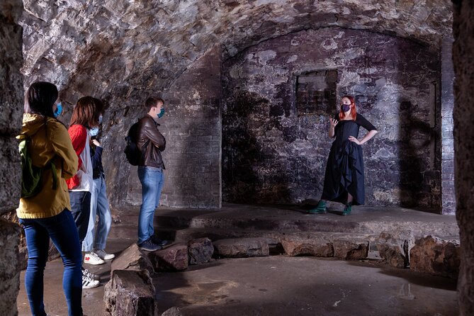 Haunted Vaults Walking Tour in Edinburgh - Royal Mile Start: A Quick Walk With Context Before You Go Underground