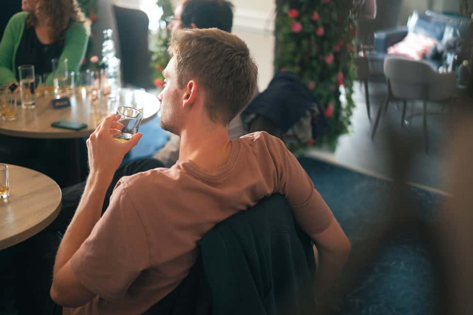Oban: Scottish Whisky Tastings - The Social Side: Cultural Exchange and Good Craic