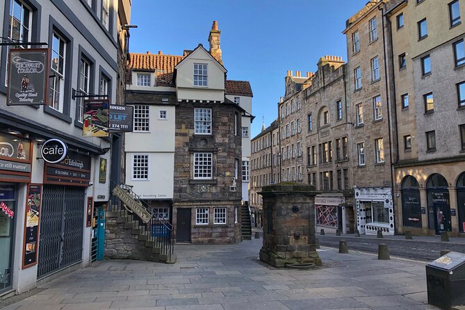 Old Edinburgh Private Walking Tour - Old Town Edinburgh in a private 90-minute format
