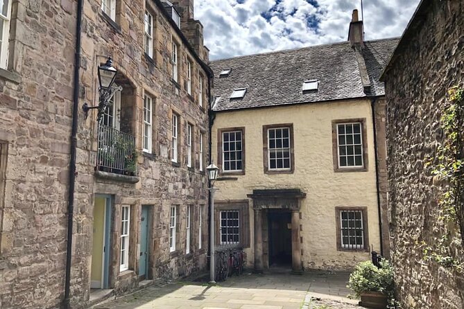 Old Edinburgh Private Walking Tour - Starting at John Knox House: your orientation point on the Royal Mile