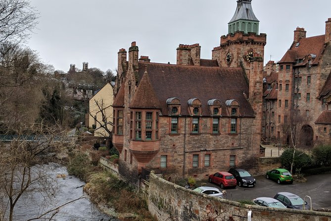 Panoramic Running Tour of Edinburgh - Extra Stops: The Palace Architecture and Dark Stories of Earlier Times