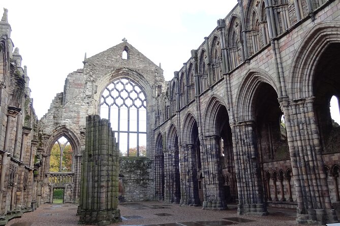 Private 4 Hour Tour of Edinburgh in a Spacious 6-seater Mercedes - The Diagon Alley stop: Victoria Street without the guesswork