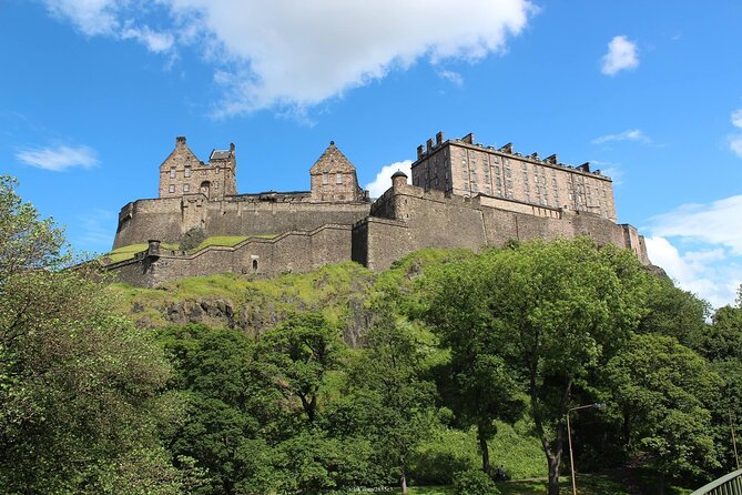 Private 4h Walking Tour in Edinburgh with Edinburgh Castle Tour - Calton Hill Views Without the Crowd Stress