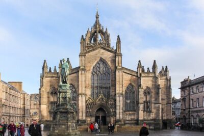 Private 4h Walking Tour in Edinburgh with Edinburgh Castle Tour - Holyroodhouse and the Political Side of Edinburgh